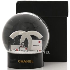 NIB CHANEL RARE Snow Globe Limited Edition Holiday
Christmas CC Logo & Gifts